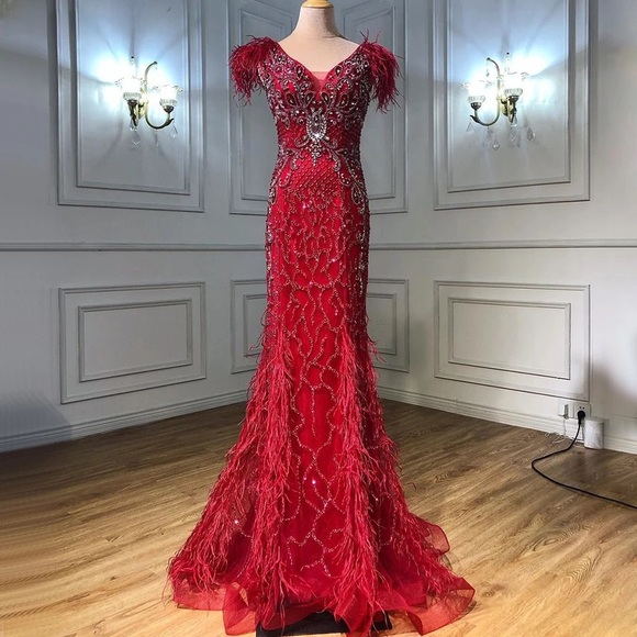 Pink Diamond Feathers luxury gown - Picture 3 of 5